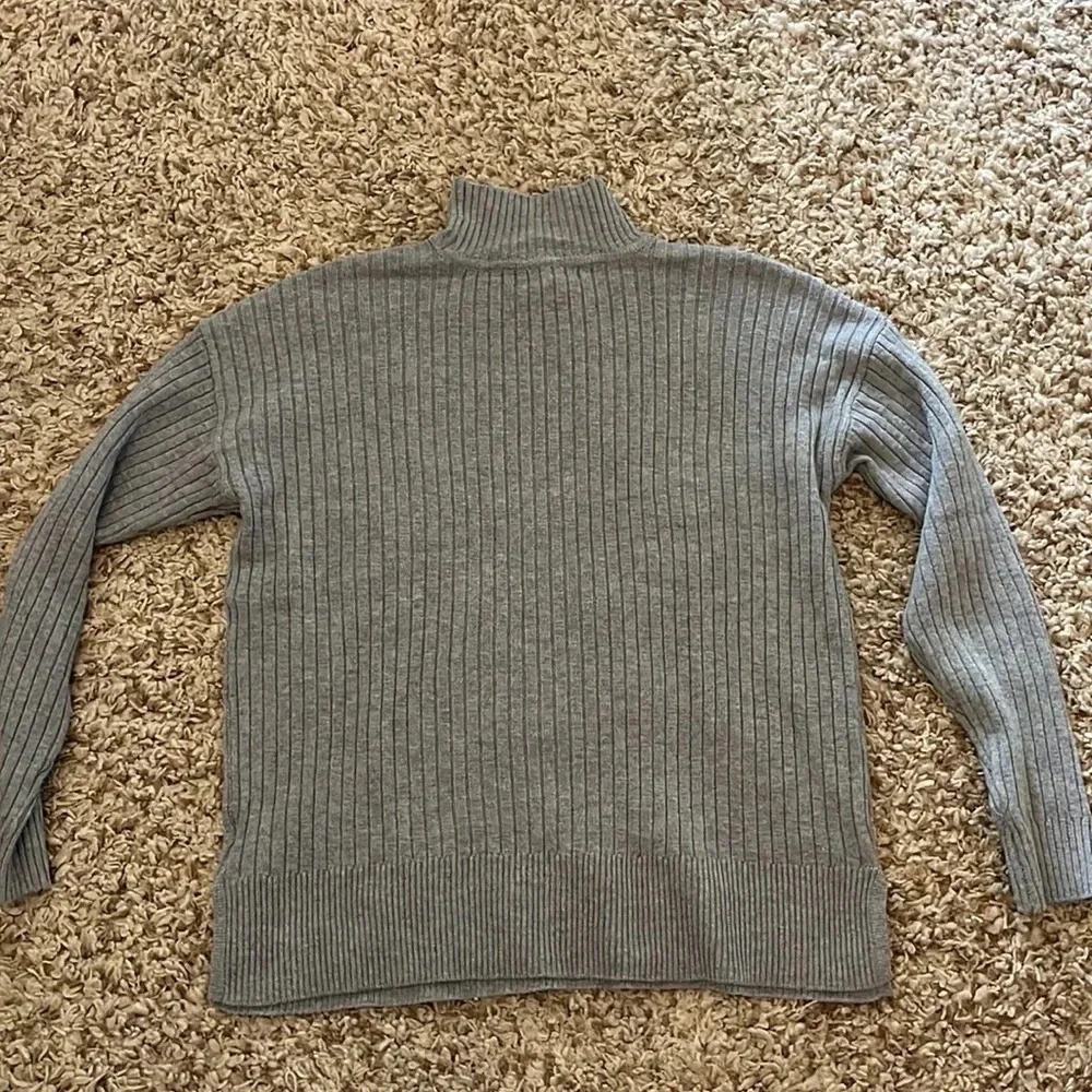 Marled Ribbed Turtleneck Sweater - Picture 5 of 5